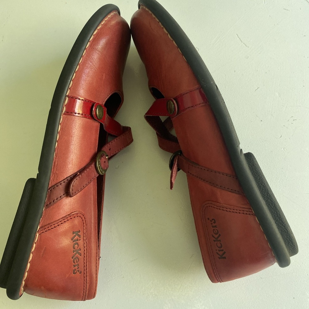 Kickers Leather Mary Jane Buckle Shoe Red Flats EU 41 US 9 Comfort Walking - Picture 13 of 14